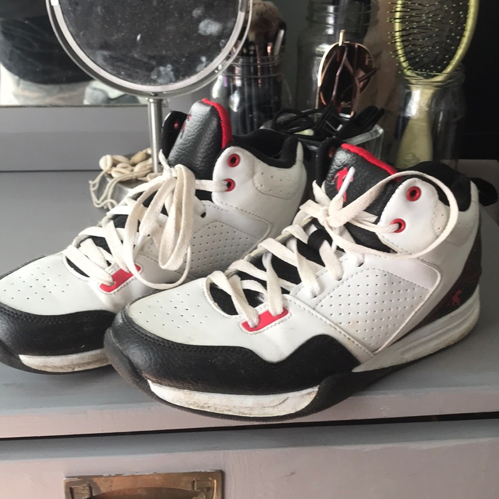 Men’s basketball shoes